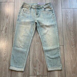 NWT JENNIFER LOPEZ DECORATIVE JEANS. Sz 4. Capris